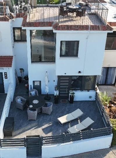 The Summer Haven Polis Exterior foto